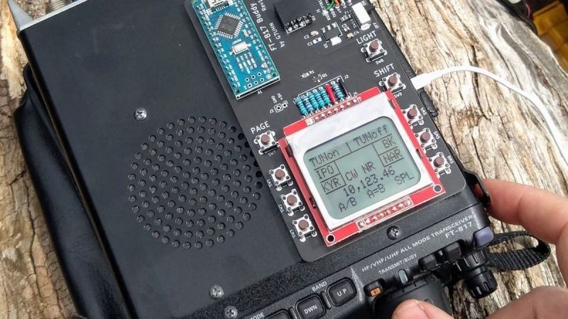 AUXILIARY DISPLAY MAKES HAM RADIO FIELD OPERATIONS EASIER