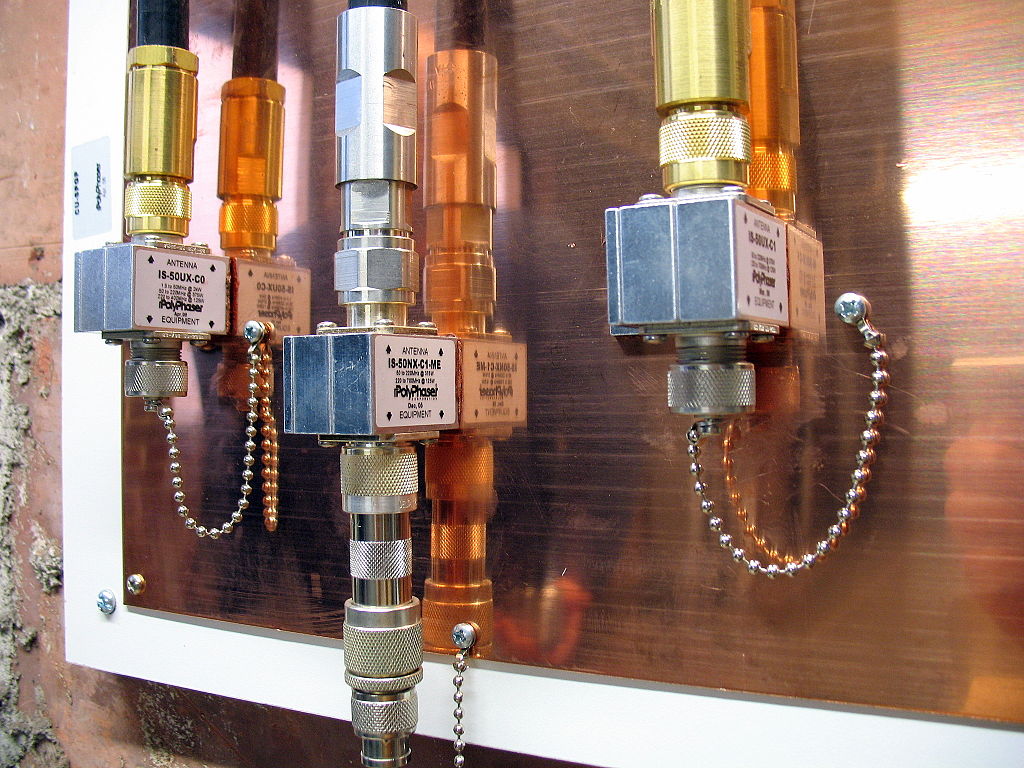 The Applying and Handling of Lightning Arrestors